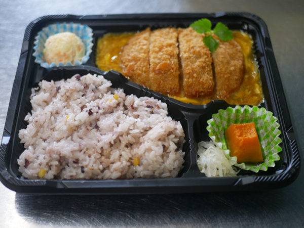 カフェ＆ダイニング桜香　カツとじ弁当